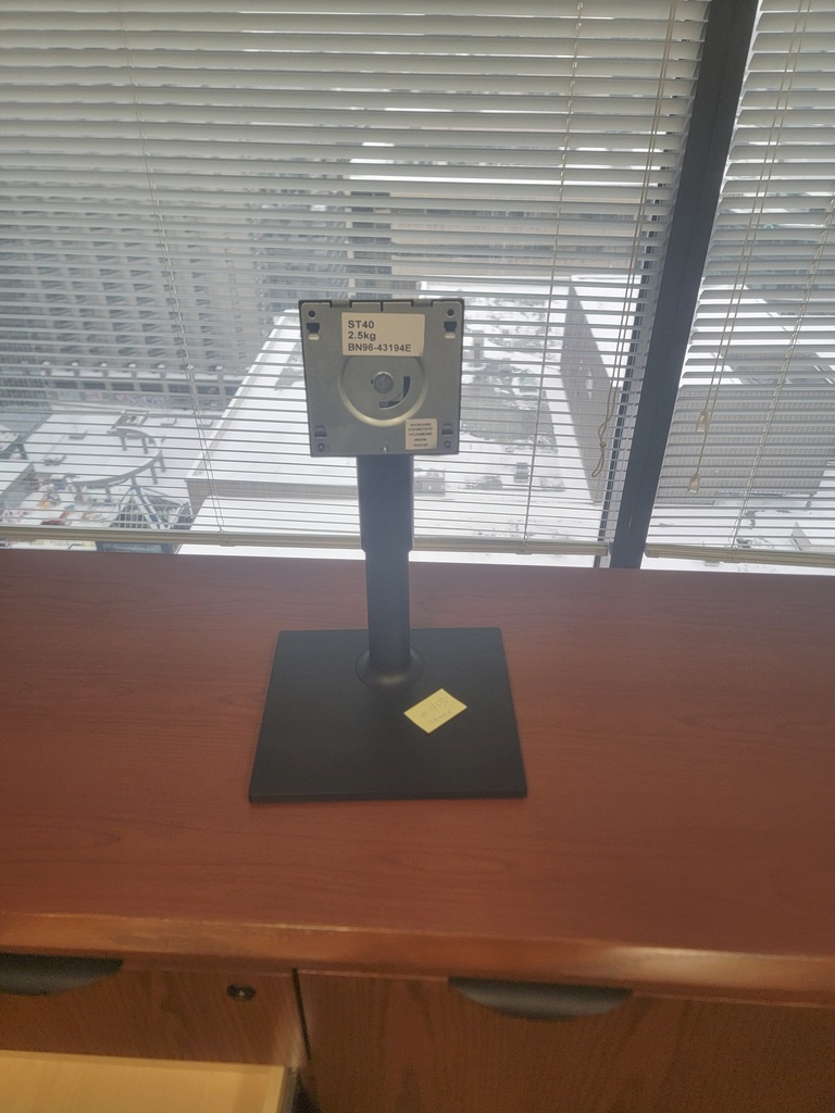 Single  monitor arm