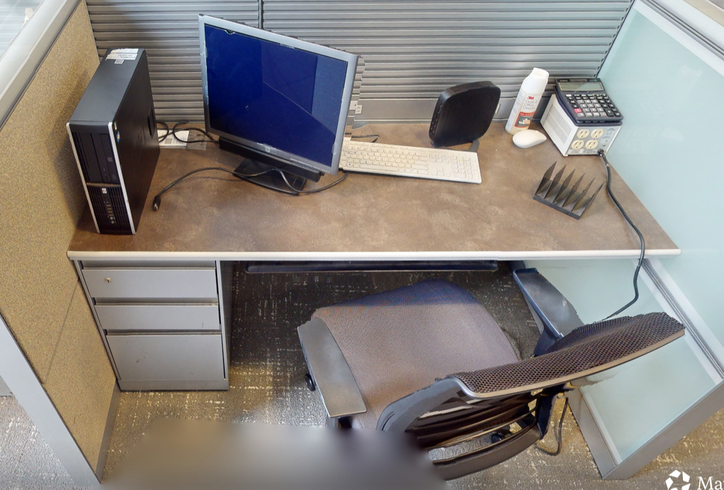 Pedestal desk with 3d file cabinet