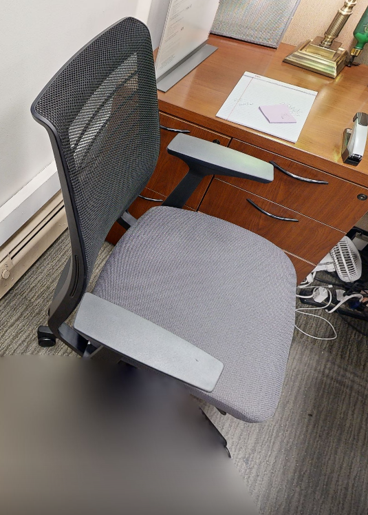 Task chair with arms