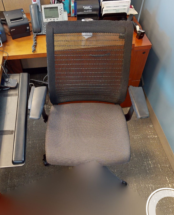 Task chair with arms