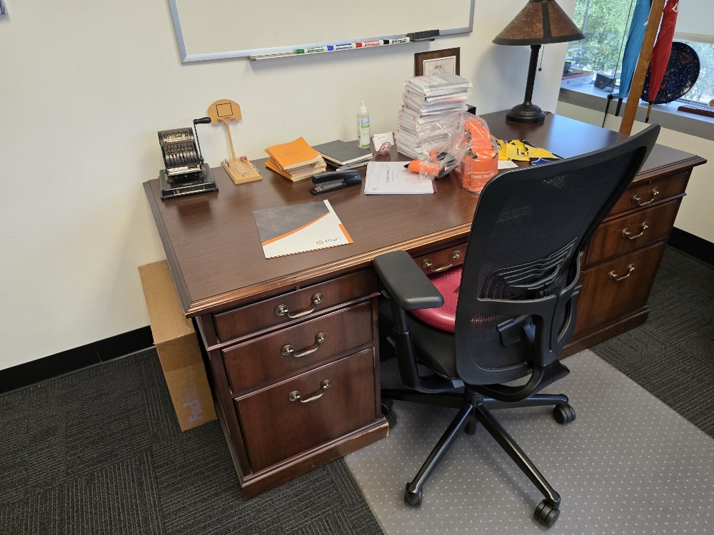 Freestanding Desk