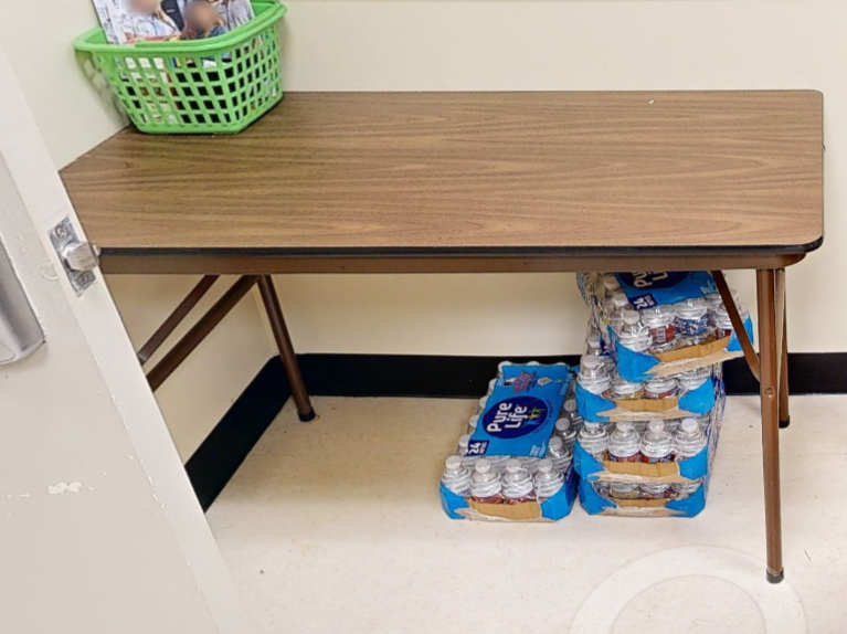 Folding table