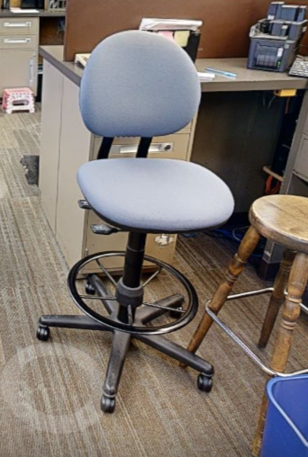 Adjustable task chair