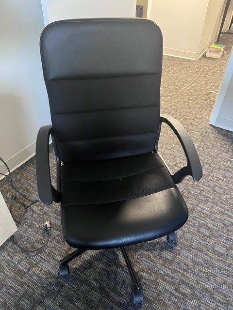 Black task chair