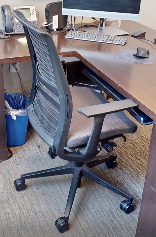Task chair w/arms