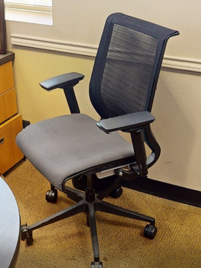 task chair with arms