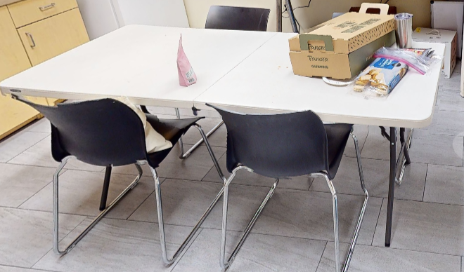 Folding table