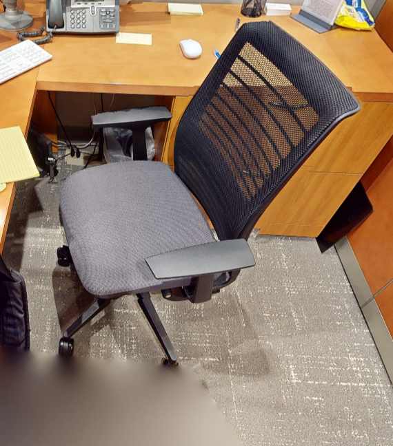 Task chair with arms