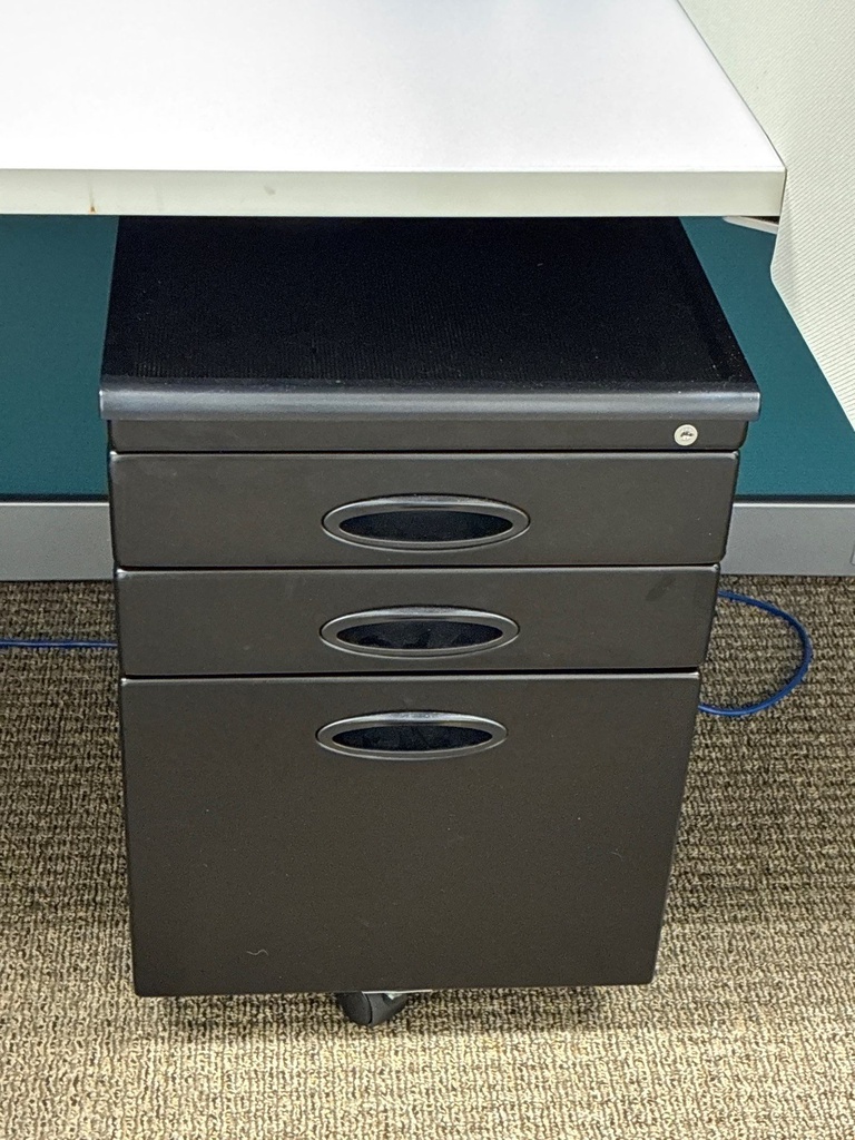 22" x 16" x 22.5" Rolling file cabinet