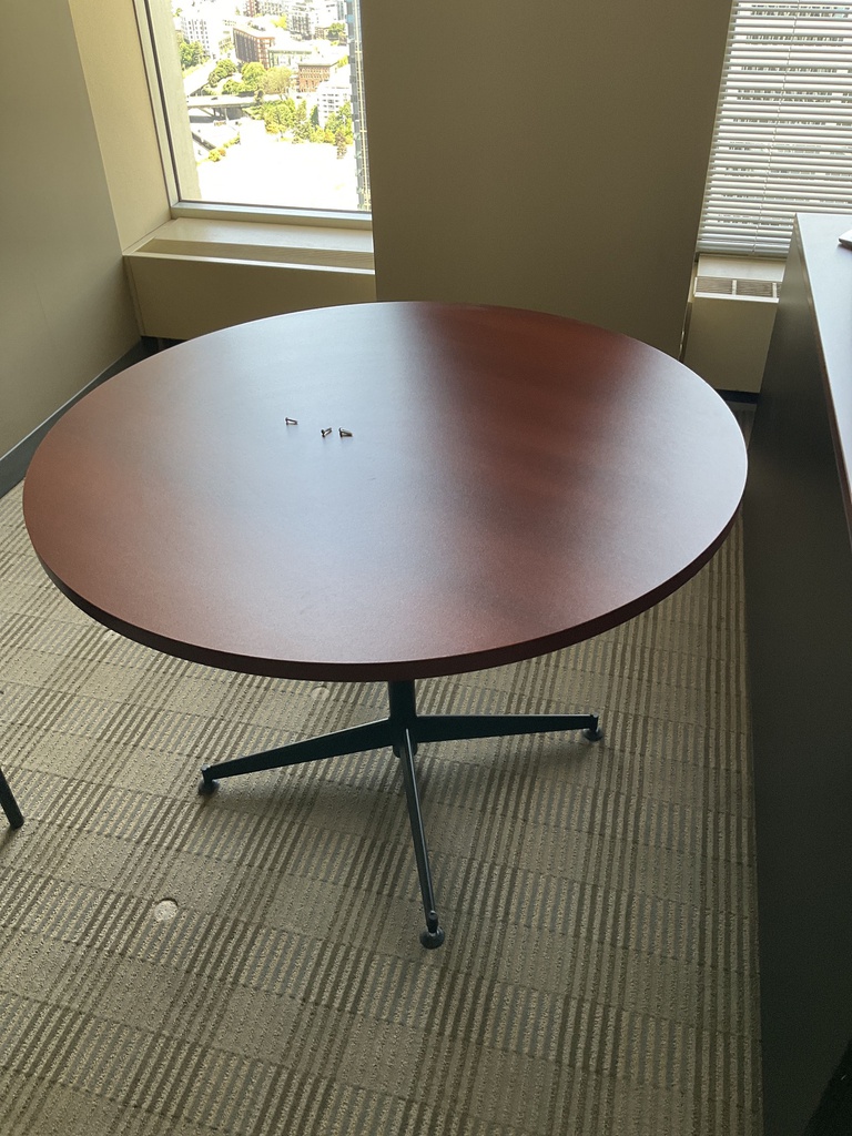 42x30 ROUND TABLE