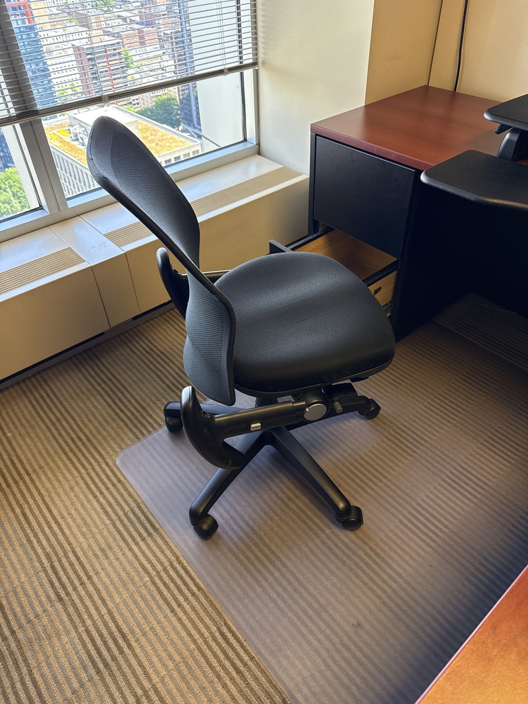 DESK CHAIR