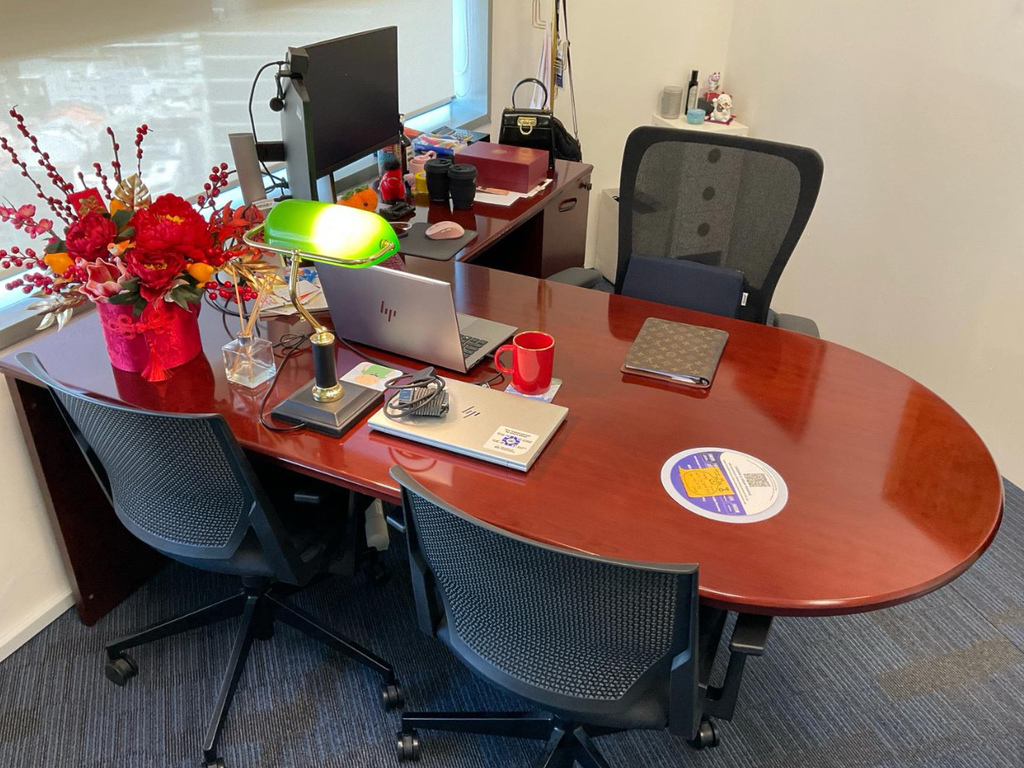 Director desk (1 pax)