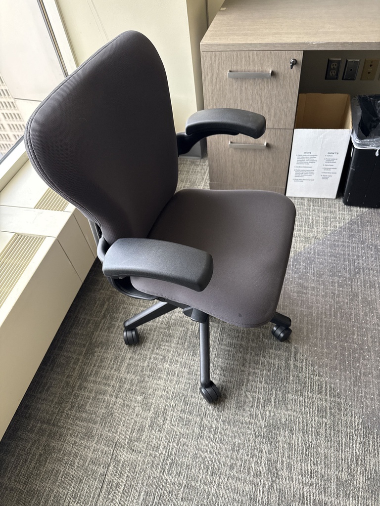 TASK CHAIR