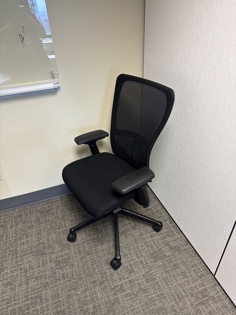 TASK CHAIR