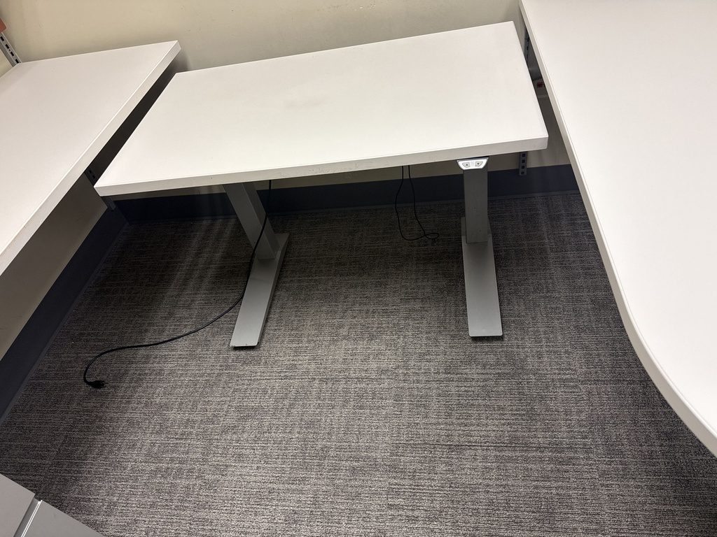 39 3/4 X 22 3/4 ADJUSTABLE DESK