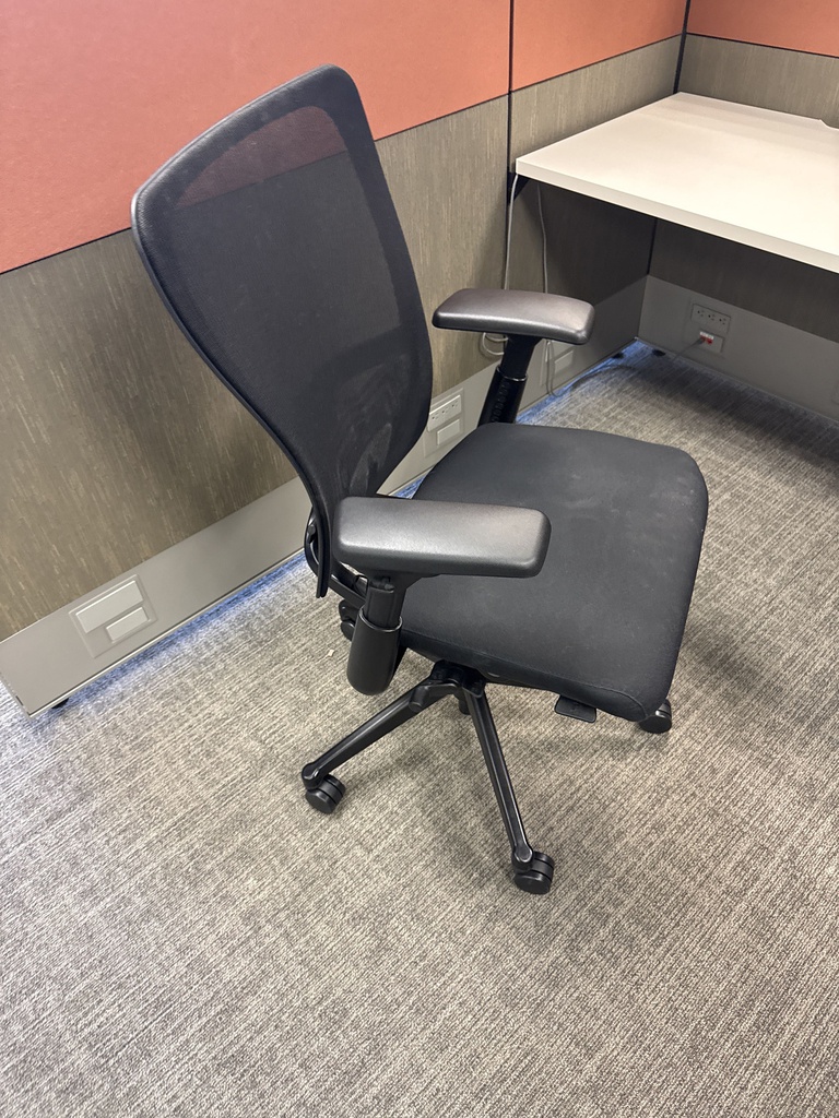 TASK CHAIR