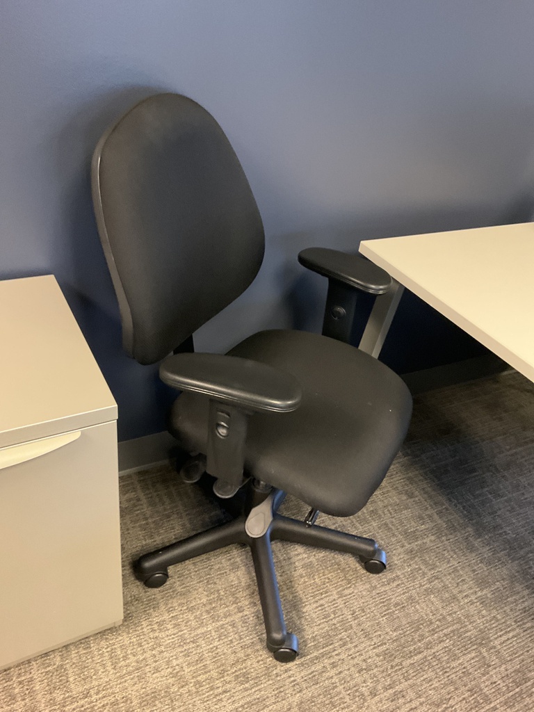 TASK CHAIR