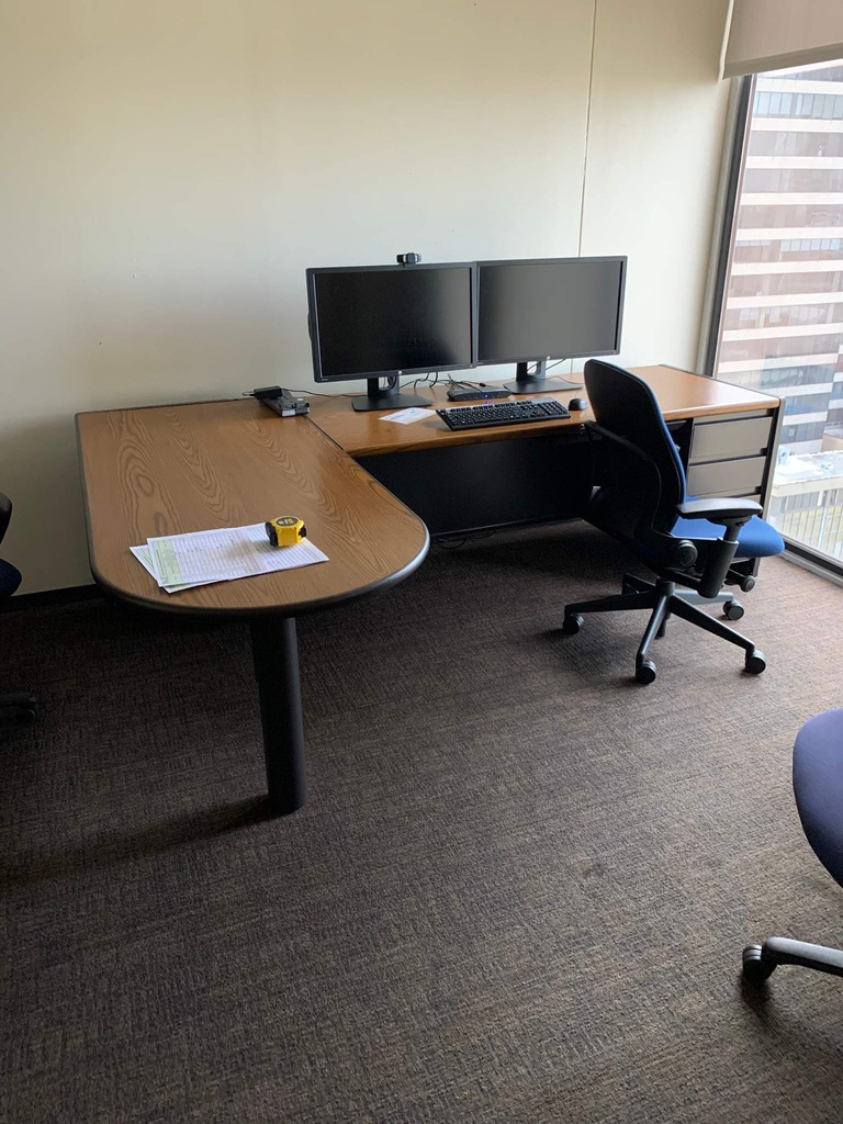 L-shaped w/hutch - Steelcase 9000