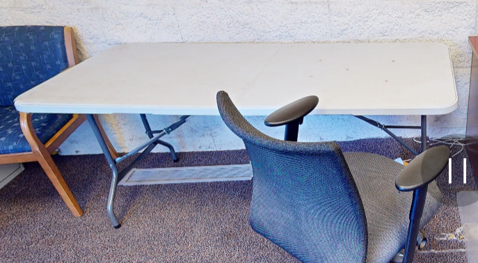 Folding table
