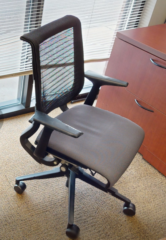 Task chair w/arms