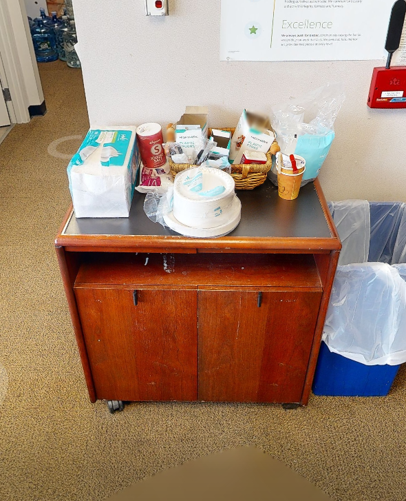 Mobile cart cabinet