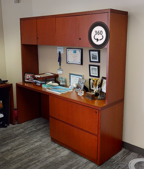 Desk w/overhead