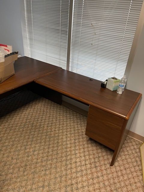 Right-Hand Desk - L Shaped 6'x5'
