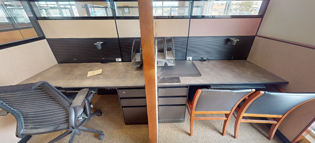 Pedestal desk