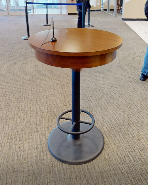 Round standing display table
