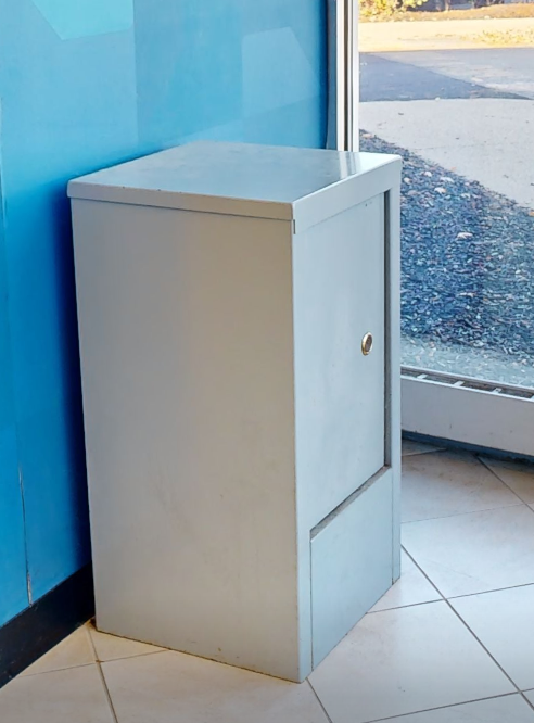 Metal cabinet