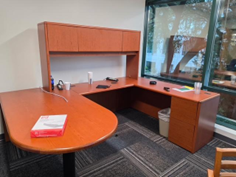 6'x8'6x6' U DESK W/HUTCH