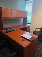 L-DESK W/HUTCH