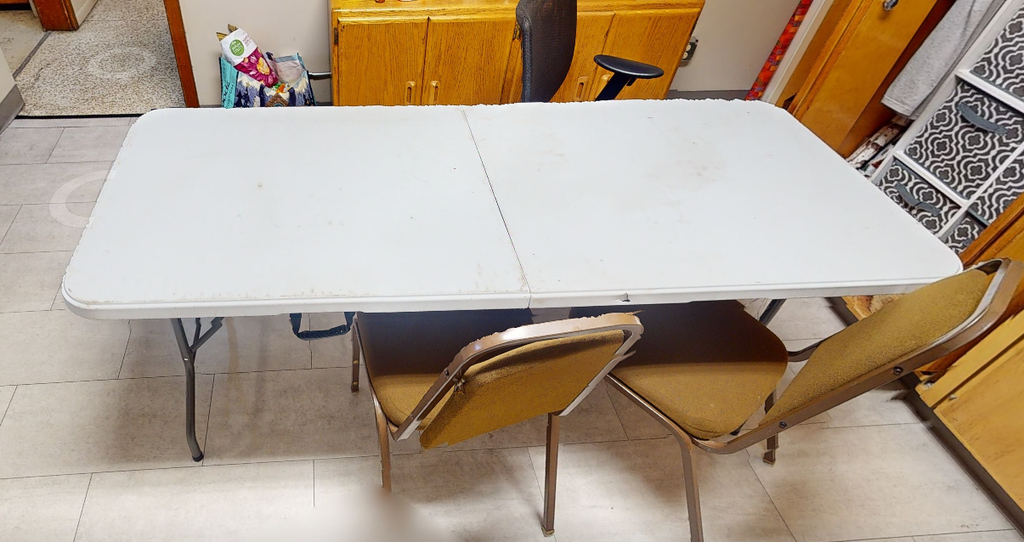 Folding table