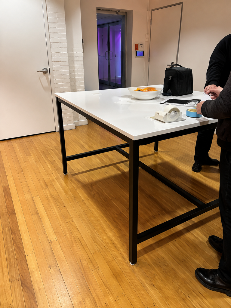 48X48 FORMASPACE TABLE