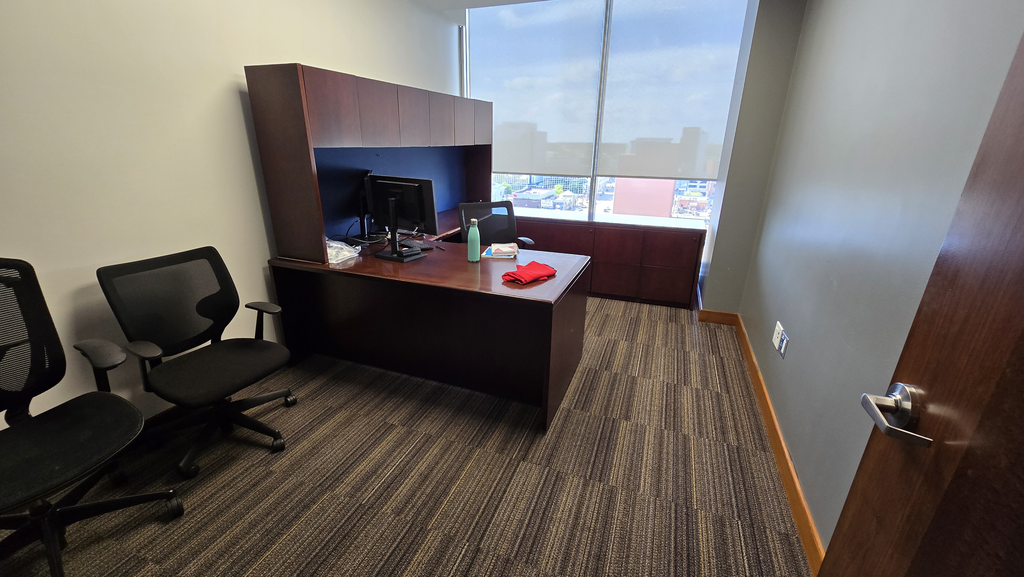 U Shape Desk w/ Hutch