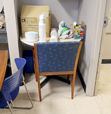 Blue patterend guest chair