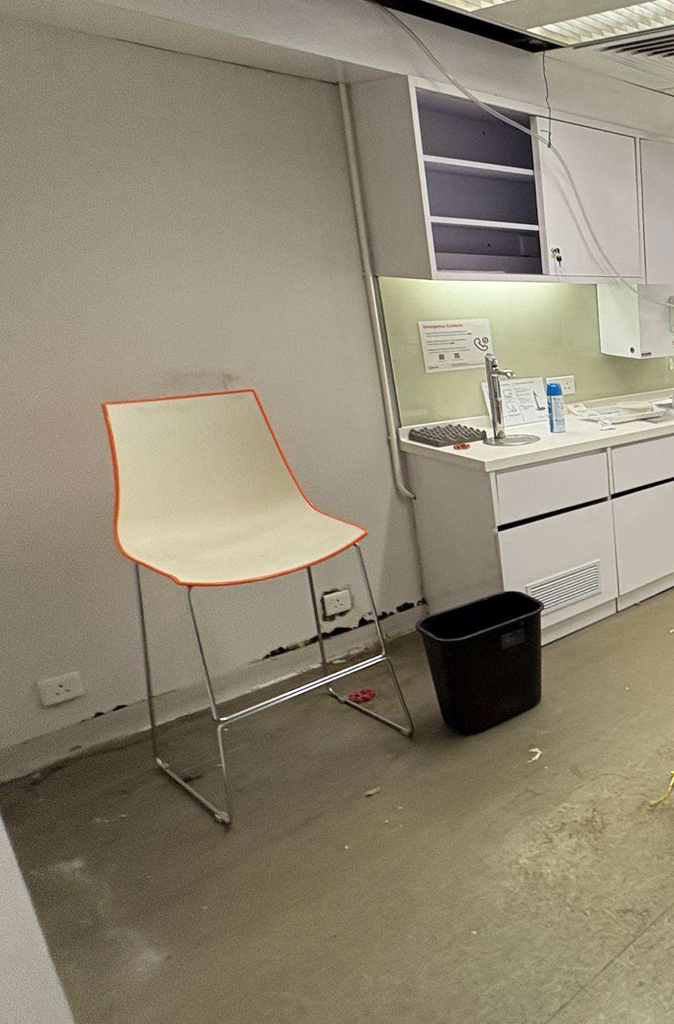 Pedrali High Stool
Plastic seat and back shell
Front colour: White
Back colour: Orange