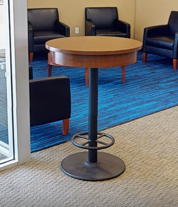 Standing round lab table