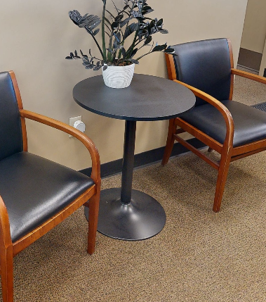 Round side/end table