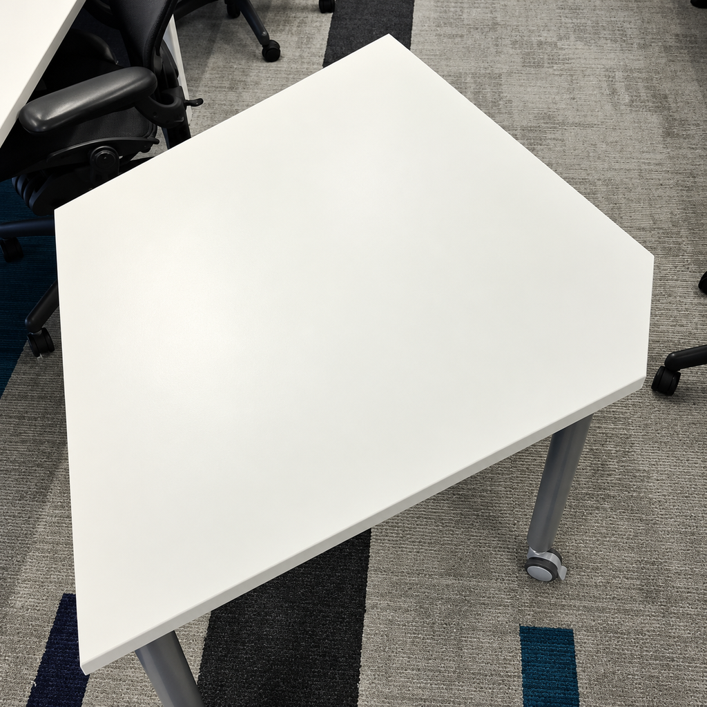 Pentagon Table
White MFC top
Silver 4-legs base on castors 