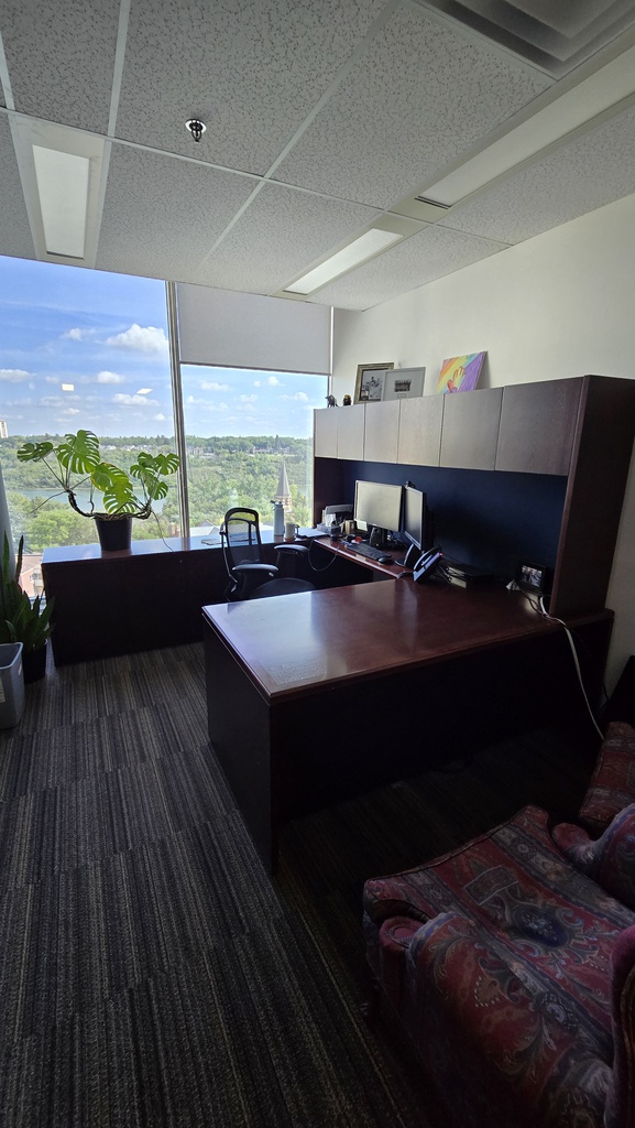 U-Desk with Hutch