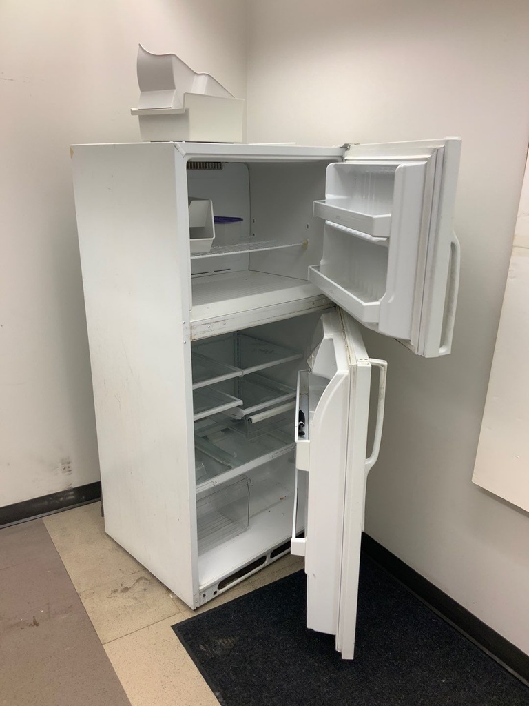 Transitional End Table, 20x24, Mahogny