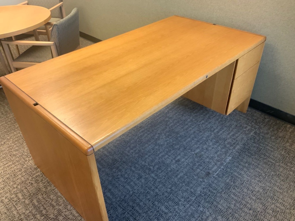 Desk - 36x66 Single Pedestal Desk w/ Box File Pedestal Right, 8 -Way Radius Edge Detail - Oak