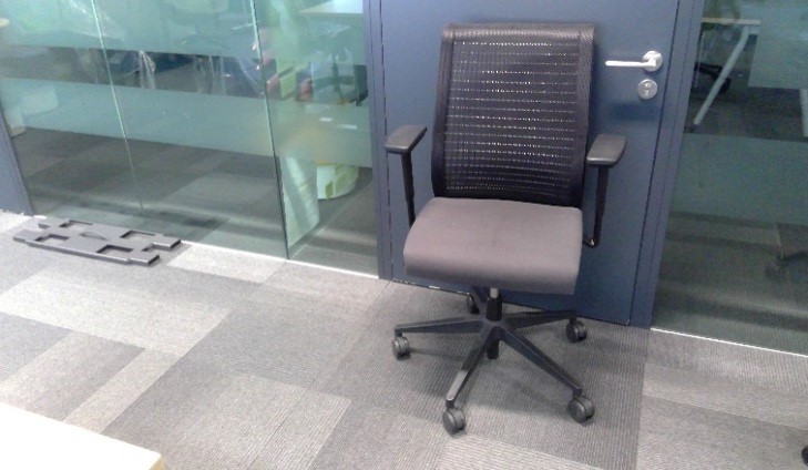 TASK CHAIR