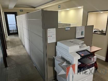 Estación de trabajo para 4 personas con 4 archivero de pedestal y 4 gavetas color gris 