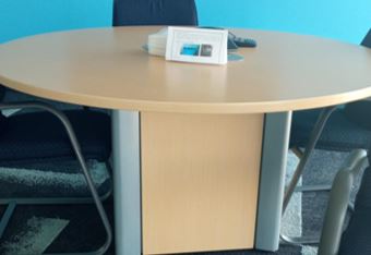 Round table, wood | Mesa redonda, madera