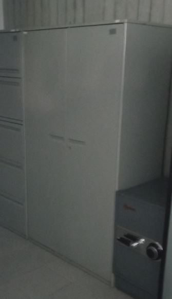 Metal cabinet, 2-door | Armario metálico, 2 puertas