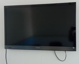 TV, 32", with stand | TV, 32", con soporte