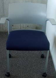 Chair, white with blue seat | Silla, blanca con asiento azul