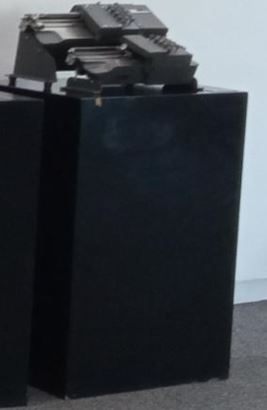 Pedestal, black | Pedestal, negro